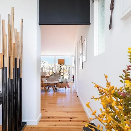 Lusitano Floor Apartment *